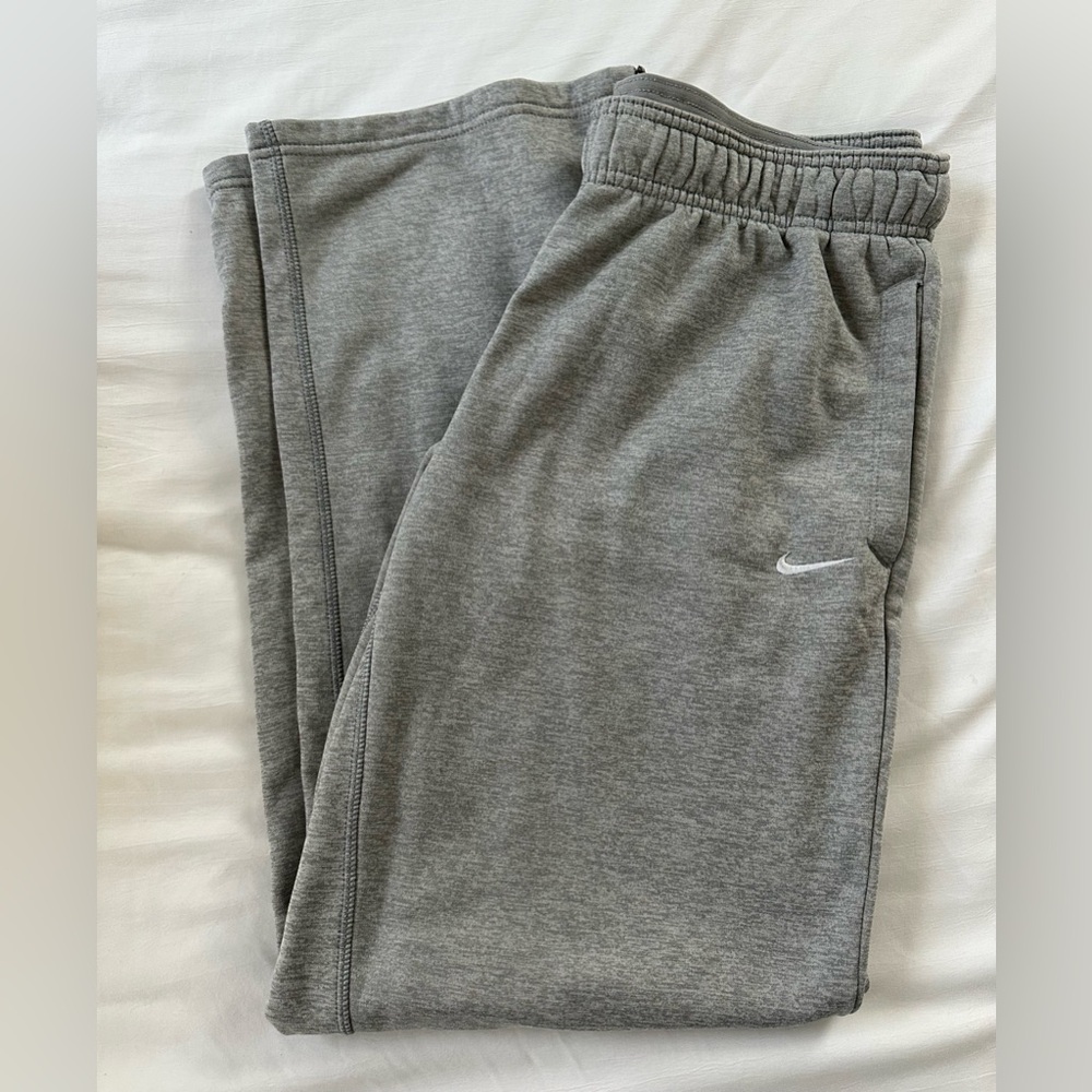 Nike Women’s Therma-FIT Large Grey Sweatpants